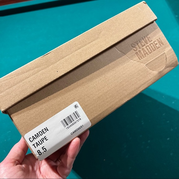 NEW ! Steve Madden women’s shoes with zippers are taupe color and size 8 1/2 - Picture 7 of 8